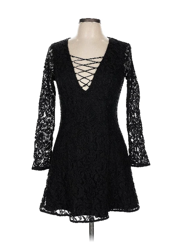 cocktail dress with scalloped edges-Cocktail Dress