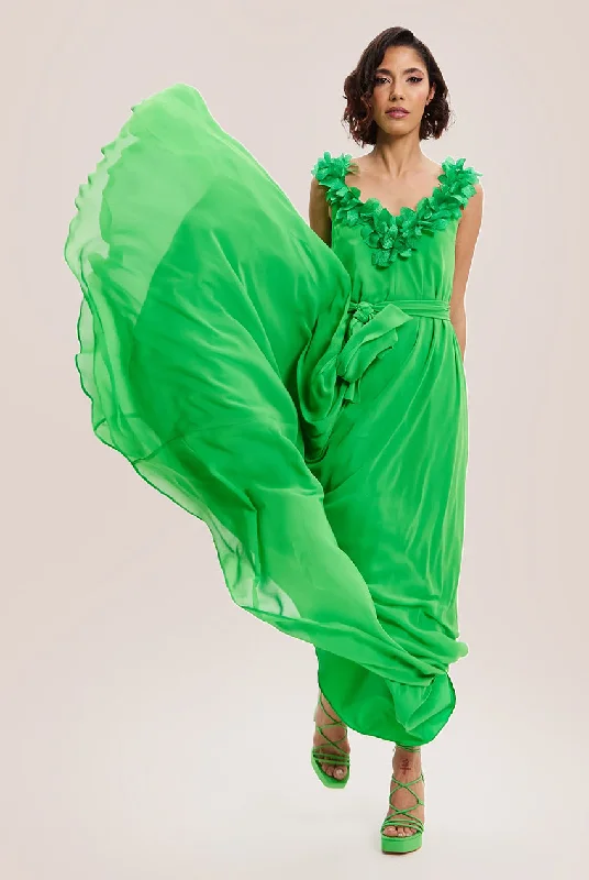 Bridesmaid dress to flatter plus size women -Leaf Detail Maxi Dress In Green by Liquorish Bridesmaid dress to flatter plus size women -Leaf Detail Maxi Dress In Green by Liquorish