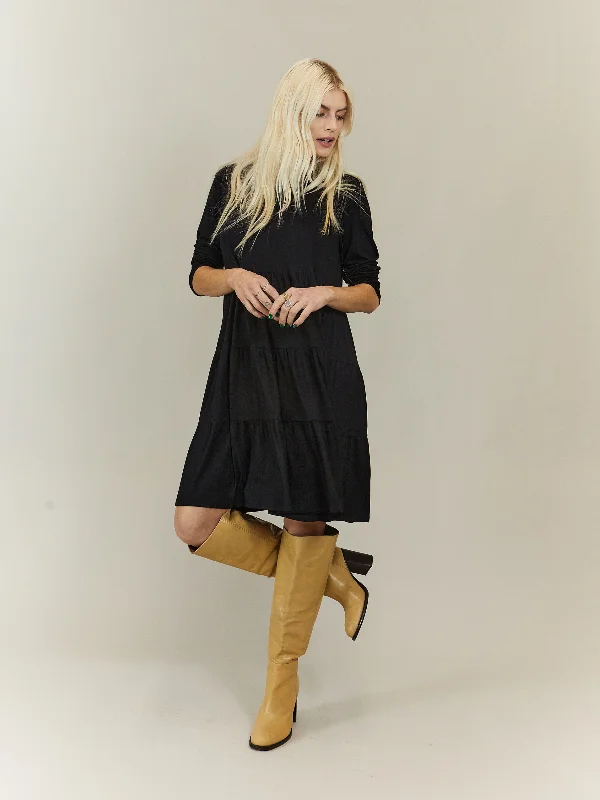 Party dress for an apple shape -Stef Tiered Jersey Smock Dress / Black