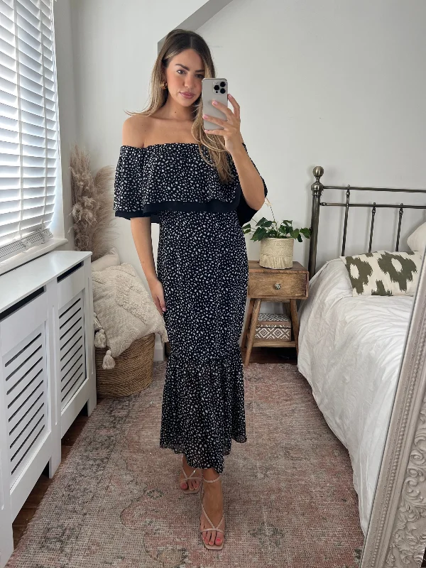 How to dress for a party -Tara Bandeau Dress / Mono Spot