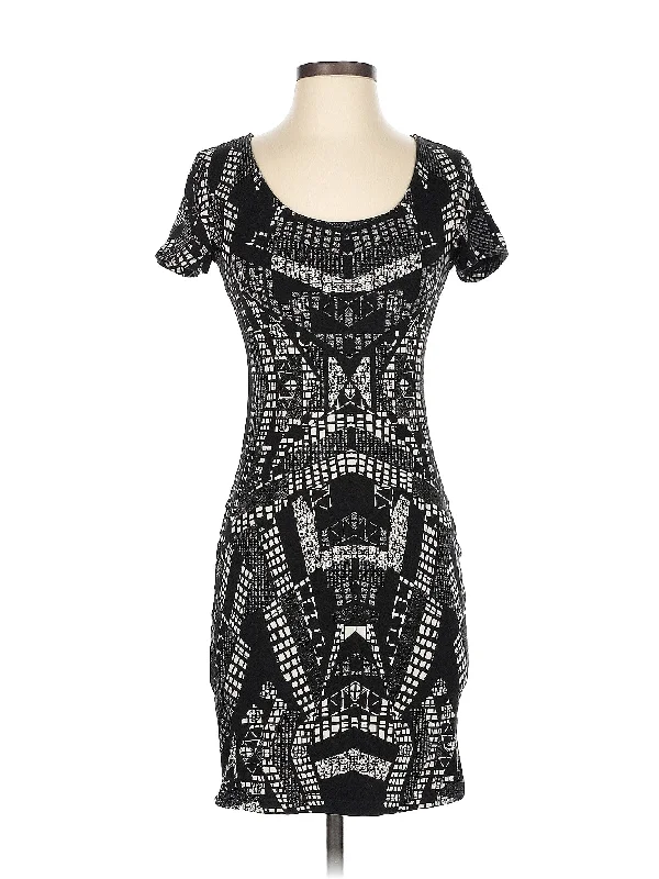 cocktail dress with side appliques-Cocktail Dress