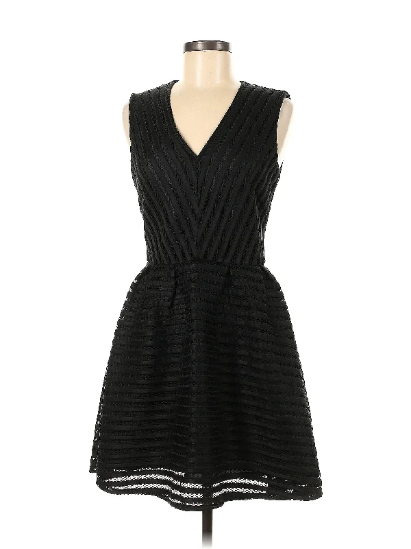 cocktail dress with side embroidery-Cocktail Dress