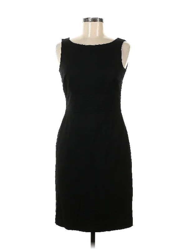 cocktail dress with floral embroidery-Cocktail Dress
