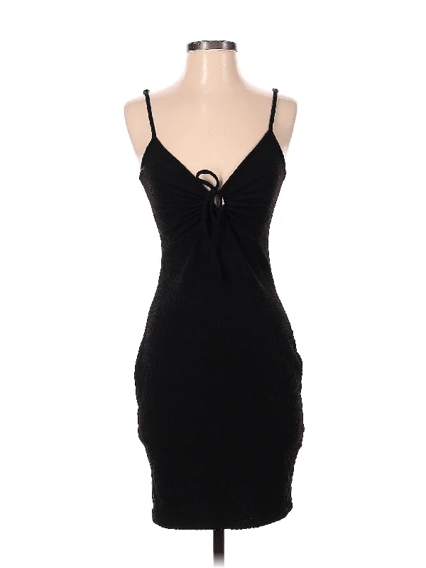 short cocktail dress for petite figures-Cocktail Dress