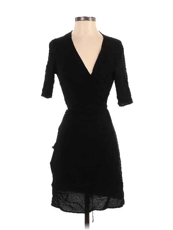 knee-length cocktail dresses for classic cut-​Cocktail Dress