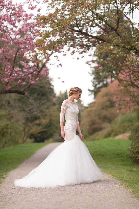 Wedding dress that is total knockout wow--3/4 Sleeves Lace Wedding Gown (#Lucilla)