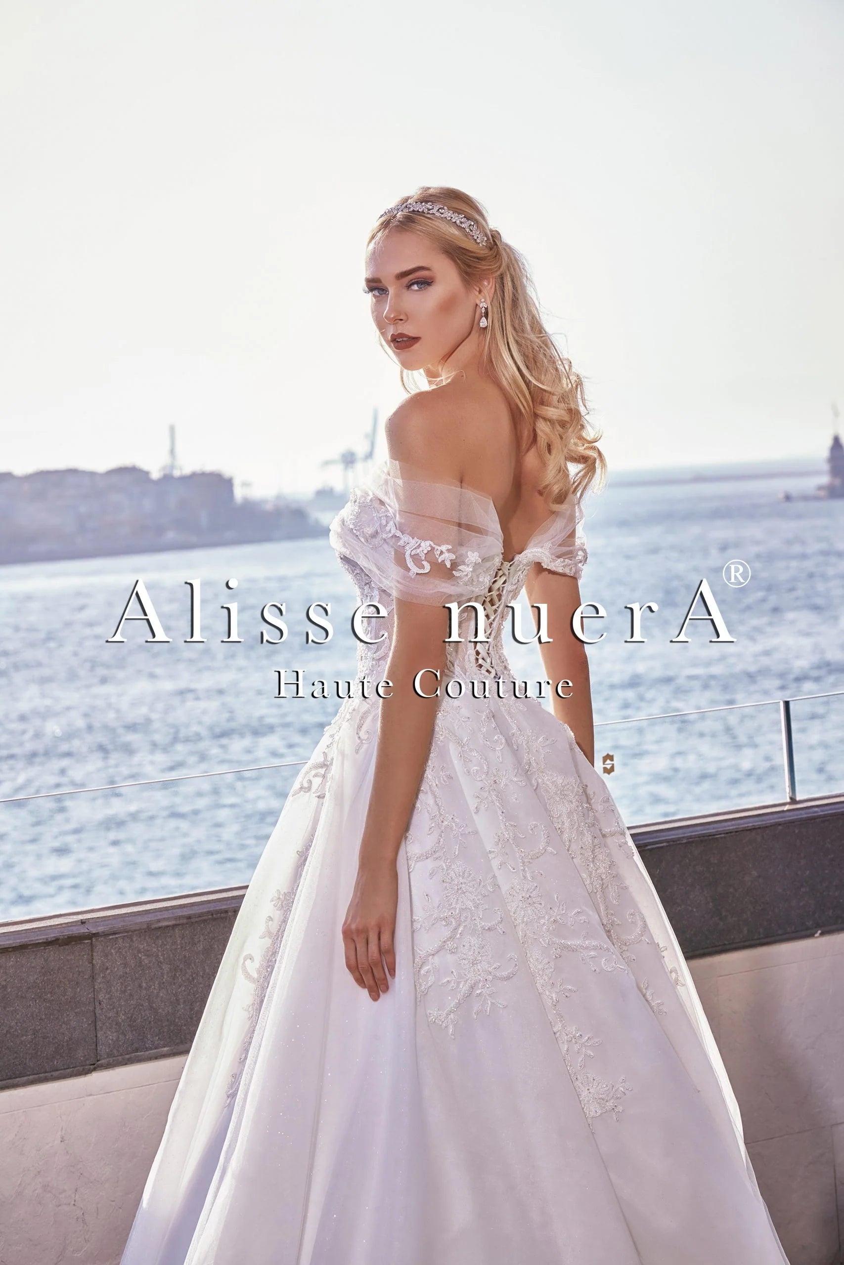Wedding dress casual gathering lovely--Bateau Neck Wedding Dress with Embroidery and Tulle Wedding dress casual gathering lovely--Bateau Neck Wedding Dress with Embroidery and Tulle