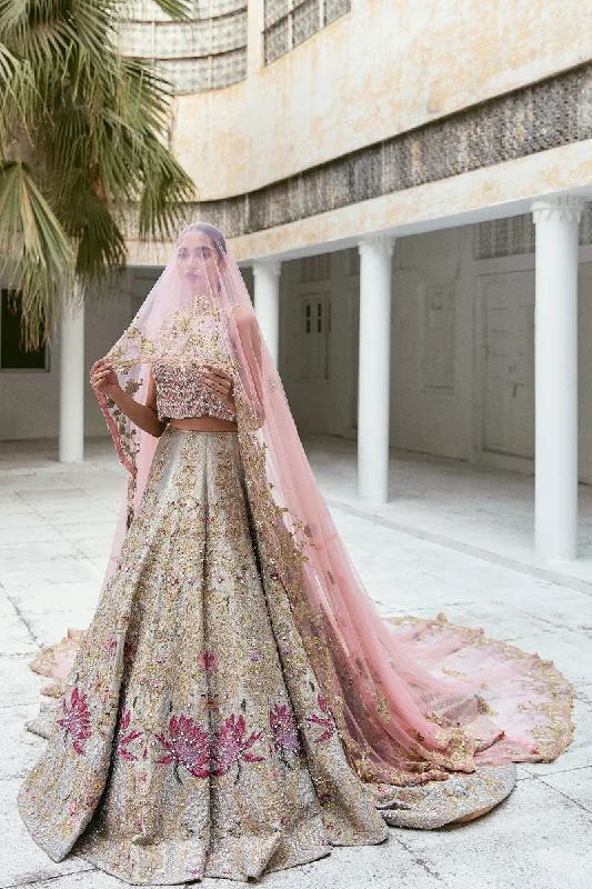 Wedding dress bespoke tailoring service--Beautiful Pakistani Bridal Lotus Lehnga With Long Tail Wedding dress bespoke tailoring service--Beautiful Pakistani Bridal Lotus Lehnga With Long Tail