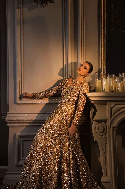 Dress for wedding celebrity style red carpet--Beautiful Pakistani Bridal Tail Gown