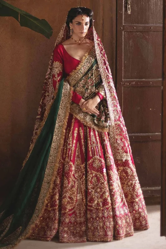 Wedding dress that's show-stopping now wow--Bridal Classic Red Pakistani Lehnga Choli (Rebel) Wedding dress that's show-stopping now wow--Bridal Classic Red Pakistani Lehnga Choli (Rebel)