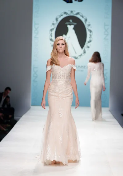 Wedding dress in lace for beach wedding look--Couture Lace Mermaid Wedding Dress With Removable Off Shoulder (#SS16102) Wedding dress in lace for beach wedding look--Couture Lace Mermaid Wedding Dress With Removable Off Shoulder (#SS16102)