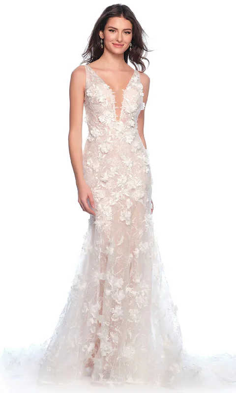Wedding dress that is easy to move around--Dave & Johnny Bridal 12108 - Applique Mermaid Bridal Gown Wedding dress that is easy to move around--Dave & Johnny Bridal 12108 - Applique Mermaid Bridal Gown