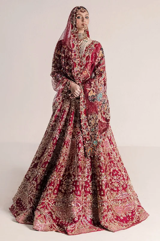 Wedding dress balances proportions greatly--Traditional Pakistani Bridal wedding dress Wedding dress balances proportions greatly--Traditional Pakistani Bridal wedding dress
