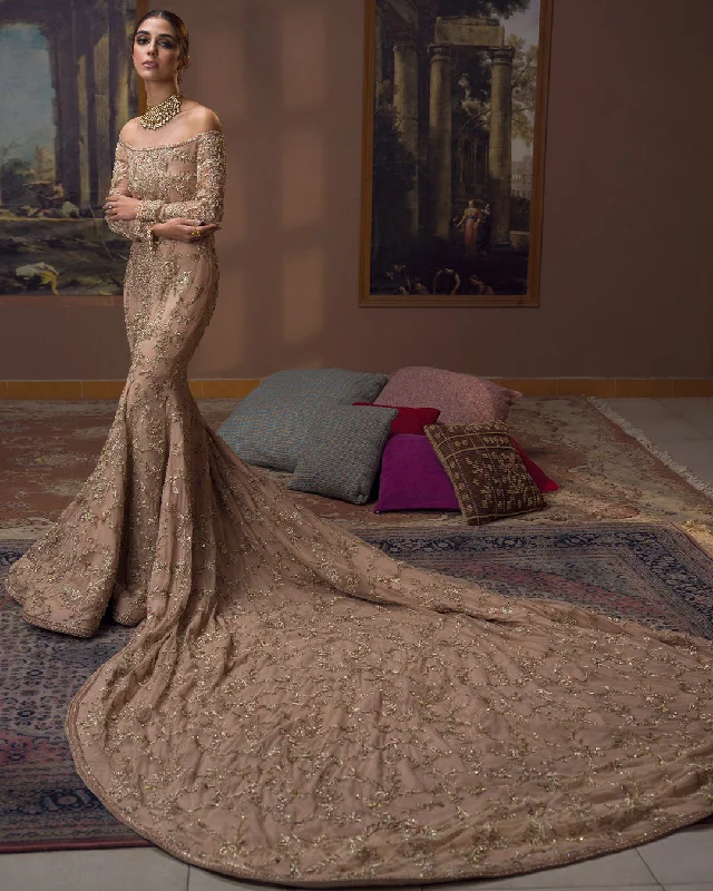 Dress for a Christmas wedding winter style now--Heavy Long Tail Walima Maxi for bridal Dress for a Christmas wedding winter style now--Heavy Long Tail Walima Maxi for bridal