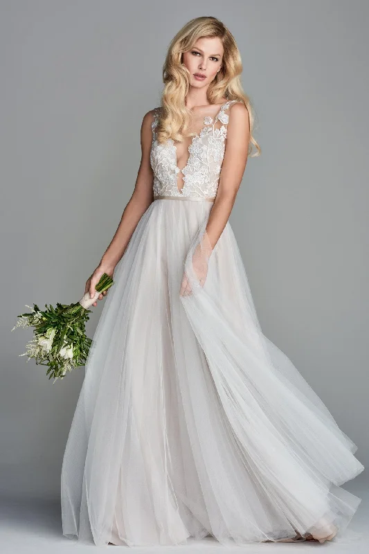Wedding dress that's comfortable great--Juno | Wtoo-Watters