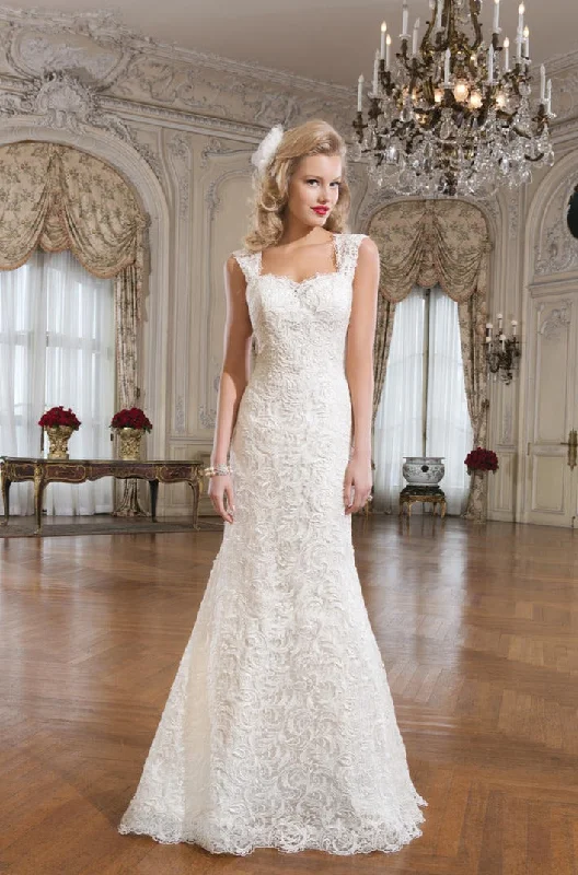 Wedding dress that is total knockout wow--Justin Alexander - 8761 Sample Gown