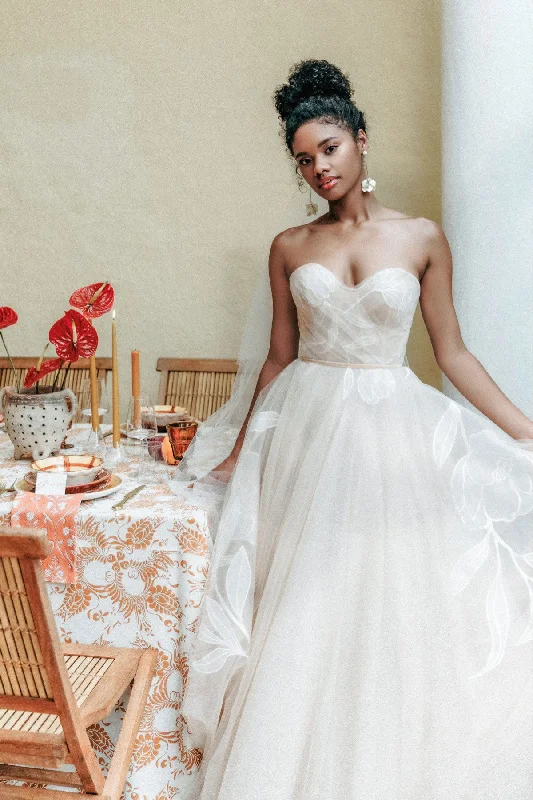 Best wedding dresses for petite brides now--Leelee | WToo - Watters
