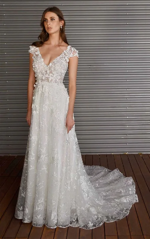 Wedding dress: how to choose help now--Martina Liana 1447 Gown