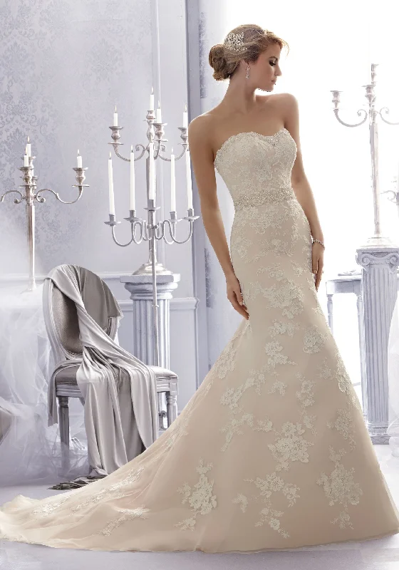 Wedding dress Hollywood party themes style--Morilee - 2676 Sample Gown