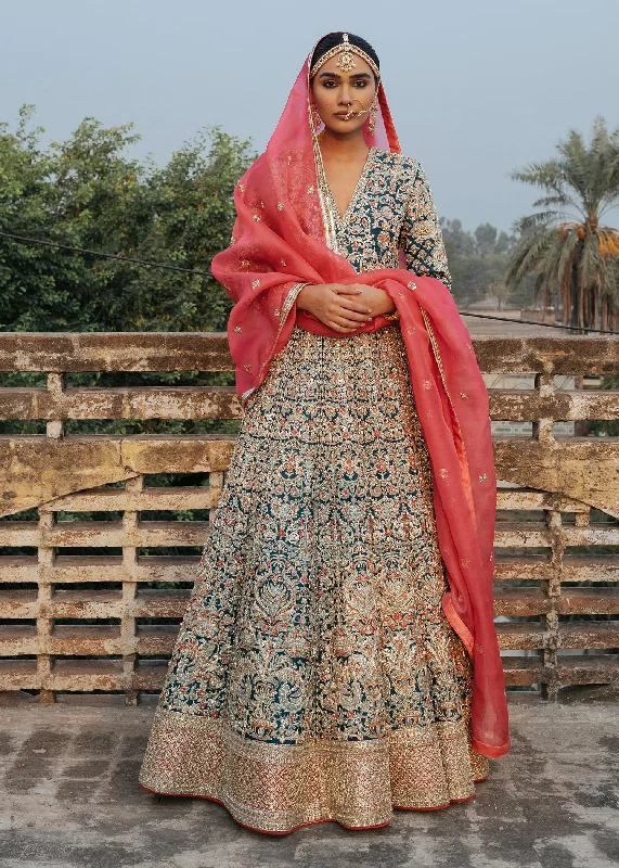 Wedding dress that is easy to move around--Pakistani Bridal Dress Gown Style with pink dupatta Wedding dress that is easy to move around--Pakistani Bridal Dress Gown Style with pink dupatta