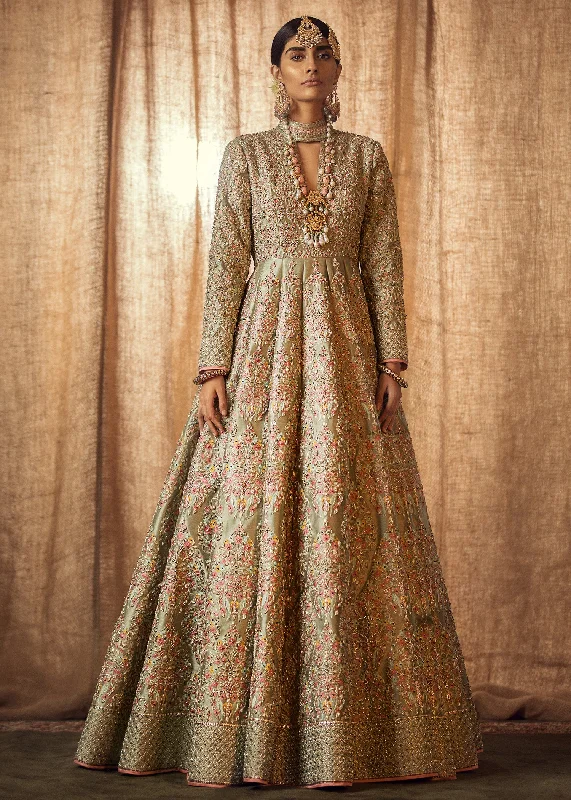 Dress for wedding petite women fit styles--Pakistani Bridal Dress In Pishwas Style Golden and Silver Color Frock Style Dress for wedding petite women fit styles--Pakistani Bridal Dress In Pishwas Style Golden and Silver Color Frock Style
