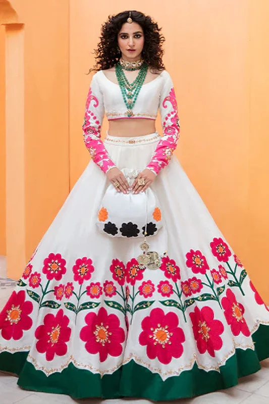 Wedding dress graduation celebration best--Pakistani Wedding Dress for party wear in white color Wedding dress graduation celebration best--Pakistani Wedding Dress for party wear in white color