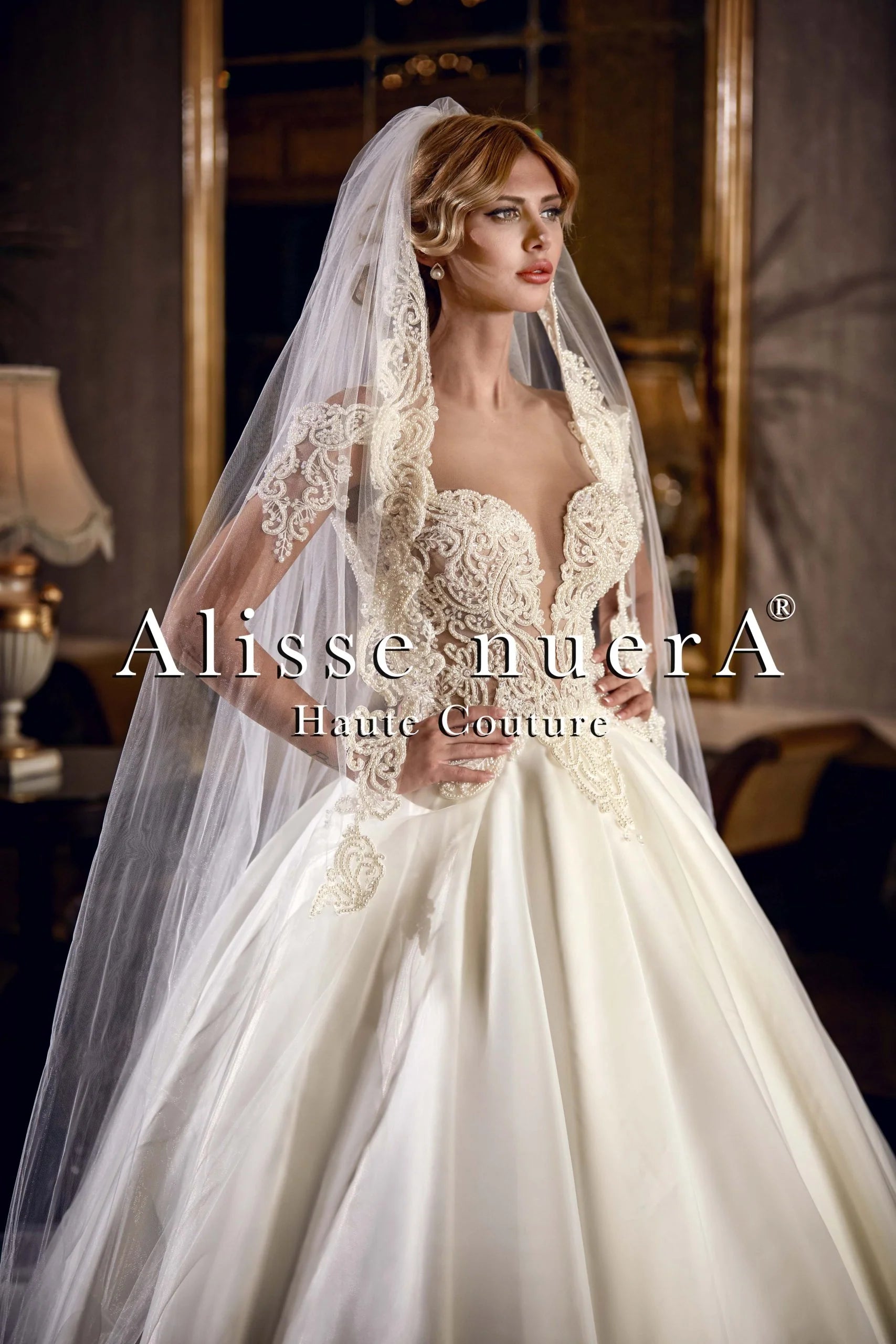 Wedding dress in velvet fabric winter night--Pearl Embroidered Bodice Cream Color Ball Gown Wedding Dress with Applique Bridal Veil Wedding dress in velvet fabric winter night--Pearl Embroidered Bodice Cream Color Ball Gown Wedding Dress with Applique Bridal Veil