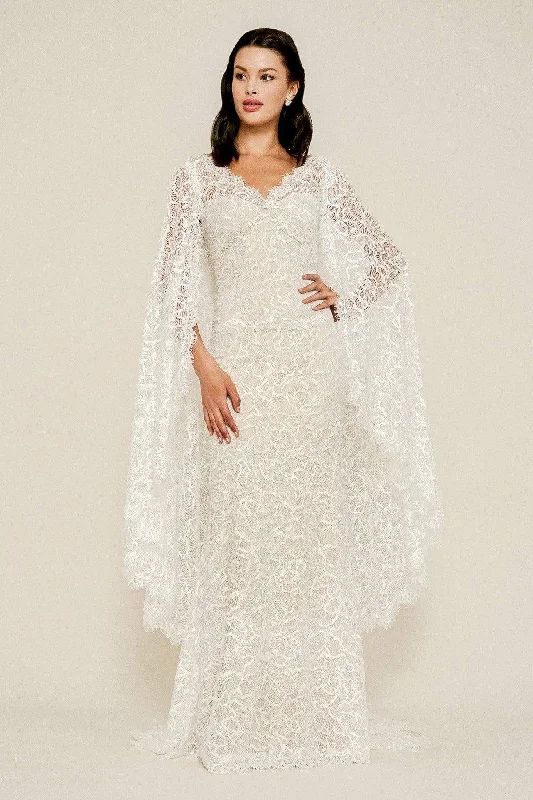 Wedding dress that looks expensive but cheap finds--Tadashi Shoji - BGG19111LBR V-Neck Scalloped Lace Bridal Gown Wedding dress that looks expensive but cheap finds--Tadashi Shoji - BGG19111LBR V-Neck Scalloped Lace Bridal Gown