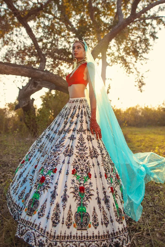 Wedding dress balances proportions greatly--Pakistani Wedding Dress Silk Lehnga Choli Wedding dress balances proportions greatly--Pakistani Wedding Dress Silk Lehnga Choli